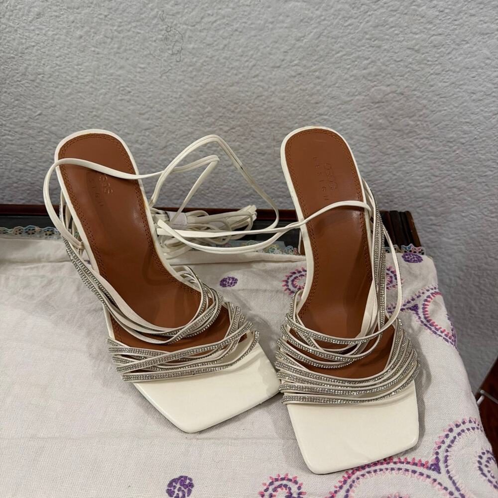 High Heeled Lace Up White Sparkly Sandals Size 6